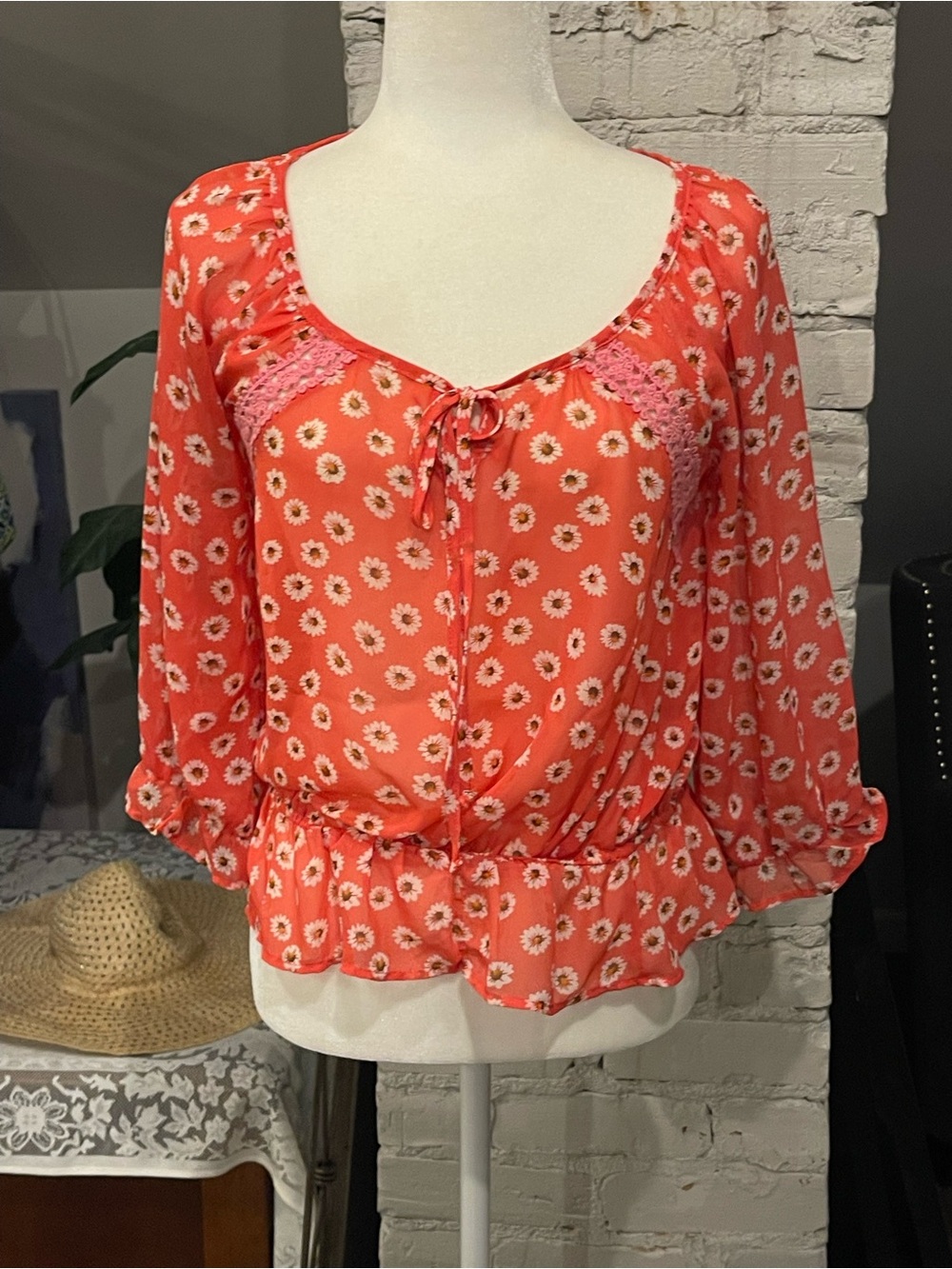 Rue21 Coral Daisy Print Peasant Blouse with Pink Lace